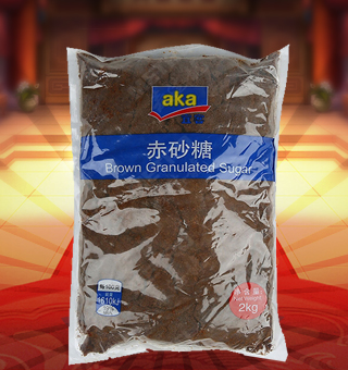 宜客(AKA)赤砂糖產(chǎn)自廣西南寧2kg每袋，宜客(AKA)赤砂糖選用天然甘蔗，經(jīng)先進(jìn)的現(xiàn)代工藝煉制而成，讓您食用的更放心。本產(chǎn)品采用的是袋裝設(shè)計(jì)，食用和放置都是相對(duì)比較方便的，是您廚房常備品的好伙伴。本產(chǎn)品除保留了甘蔗的天然芬芳外，還保留了鈣、鐵、鉀等礦物質(zhì)，適用于烹飪各類中式菜肴、糕點(diǎn)與飲品。