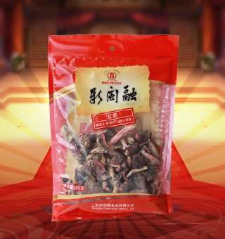 新閩融紅菇產(chǎn)自云南普洱150g每袋，精選優(yōu)質(zhì)原材料，綠色種植，陽光充沛，人工采摘篩選，品質(zhì)保證，不添加任何防腐劑與人工色素。色澤嫩白，菇形圓正，口感細(xì)膩香醇，是家庭、賓館、餐廳、席間的上等佐料，保留了豐富的營養(yǎng)成分。采取透明包裝，新鮮清晰可見，干凈衛(wèi)生，方便存放冷藏，方便消費(fèi)者們的選購，安全健康，放心購買。