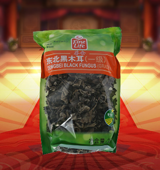 薈食(FINE LIFE)一級東北黑木耳產(chǎn)自黑龍江牡丹江250g每袋，精選新鮮食用木耳，從采摘、加工、包裝都經(jīng)過嚴(yán)格的食用消毒檢驗(yàn)，衛(wèi)生安全，放心食用?？诟邢愦喔挥袕椥?，食用價值高，可用來配菜、涼拌、搭配煲湯、小炒等，多種吃法，多種營養(yǎng)選擇。采用透明的塑料包裝，大氣美觀，新鮮清晰可見，方便消費(fèi)者們的選購，質(zhì)量保證，放心購買。