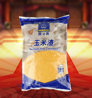 廚之選(HORECA SELECT)玉米渣產(chǎn)自山東棗莊2.5kg每袋，選用優(yōu)質(zhì)玉米粒為原料，天然無(wú)公害的玉米經(jīng)層層篩選，經(jīng)先進(jìn)的工藝精制而成。玉米煮粥金黃誘人，清甜適口，滿足你的味蕾，嚴(yán)苛的每個(gè)步驟確保每顆都是優(yōu)質(zhì)的真材實(shí)料。玉米渣做飯味香松軟，煮粥甜糯密稠，黏而不膩，蘊(yùn)含自然甜味。