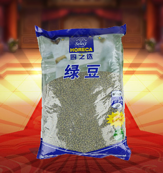 廚之選HS精選綠豆產(chǎn)自吉林白城2.5kg每袋，精細(xì)加工而成，質(zhì)量上乘，備受廣大專(zhuān)業(yè)廚師的厚愛(ài)，外形飽滿，深受消費(fèi)者歡迎。保留了綠豆中原有的滋味、氣味和全部的營(yíng)養(yǎng)物質(zhì)，風(fēng)味獨(dú)特，定會(huì)讓您回味無(wú)窮。不使用化學(xué)劑、無(wú)化學(xué)殘留、不破壞營(yíng)養(yǎng)成分，給家人一份天然、一份健康、一份安心。