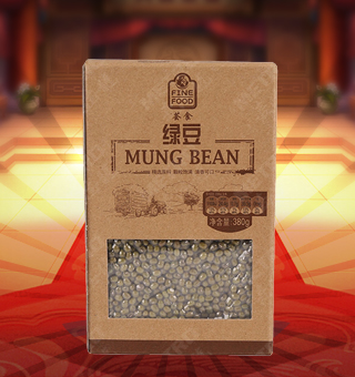 薈食(FINE FOOD)綠豆產(chǎn)自吉林白城380g每袋，薈食為麥德龍自有品牌，采選優(yōu)質(zhì)綠豆，經(jīng)過(guò)嚴(yán)格的篩選流程，確保每一粒綠豆的質(zhì)量安全。本產(chǎn)品富含豐富的蛋白質(zhì)、脂肪、碳水化合物以及各種維生素，是您食用的健康伴侶。本產(chǎn)品的設(shè)計(jì)精致大方、方便攜帶，是作為居家、旅行、聚會(huì)常備的休閑伴侶。